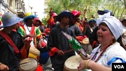 El candombe es un género musical y de danza propio de la cultura afro-uruguaya.