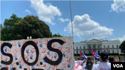 Un grupo de ciudadanos se manifiestan en favor de Cuba frente a la Casa Blanca, el 17 de julio de 2021. [Foto: VOA/Iacopo Luzi]