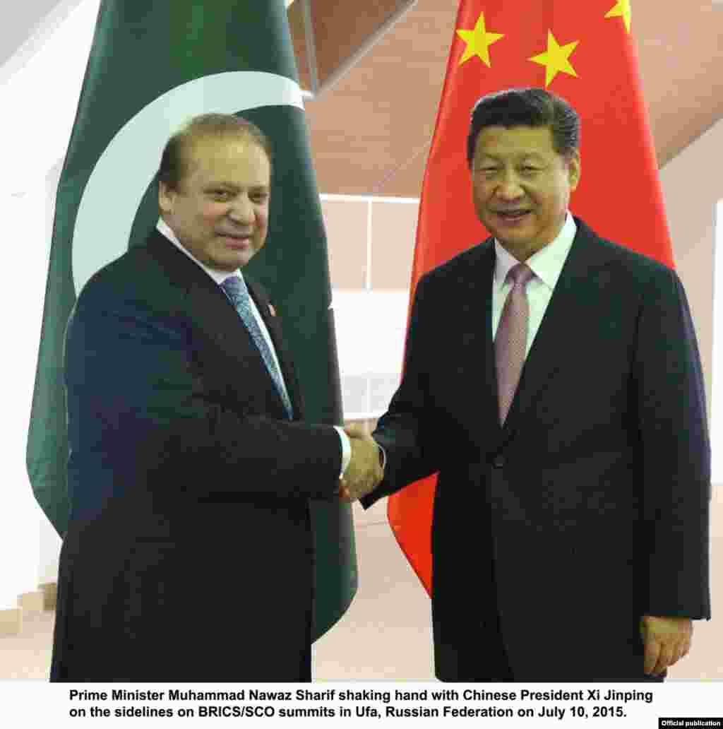 Prime Minister Muhammad Nawaz Sharif shaking hand with Chinese President Xi Jinping