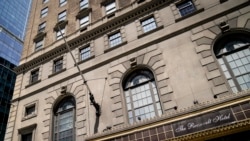 Bagian luar Hotel Roosevelt terlihat di kawasan tengah kota Manhattan, New York City, 15 Mei 2023.