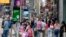 Kerumunan orang di Times Square, AS, pada 13 Juli 2021 di New York City. (Foto: AFP)