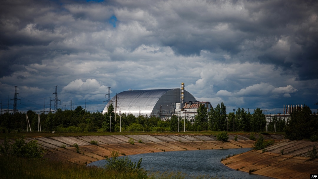 Arhiva - Nova zaštitna konstrukcija u nuklearnoj elektrani Černobil koja pokriva reaktorsku jedinicu br. 4, snimljena 29. maja 2022. 
