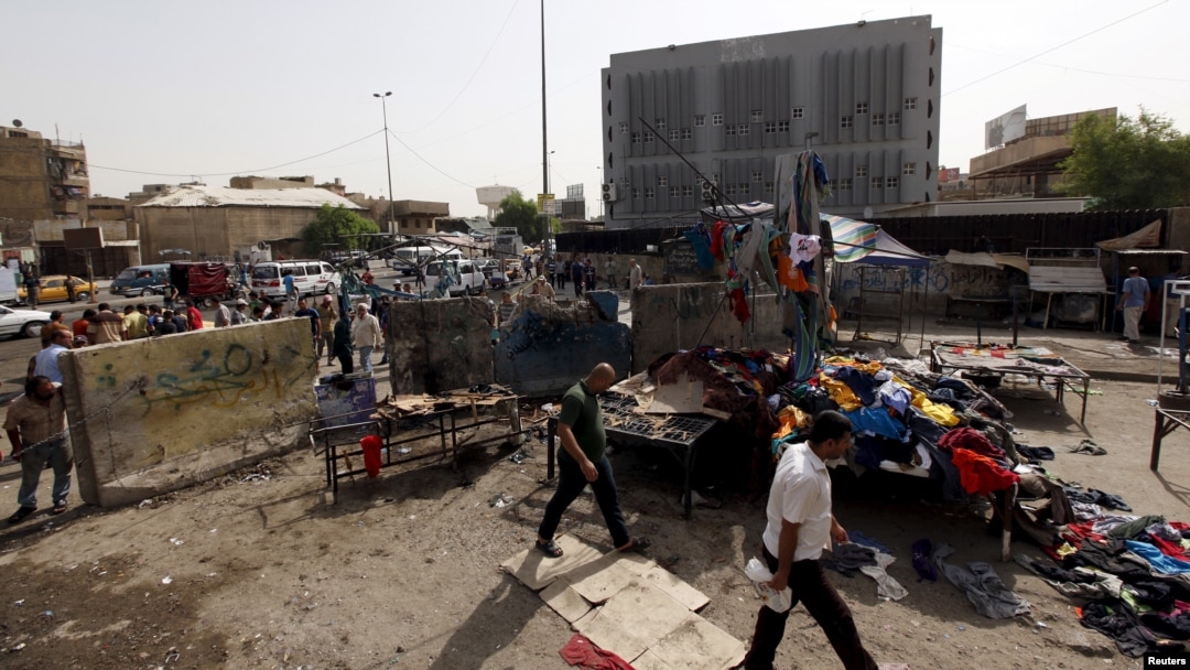 Hiện trường sau vụ đánh bom tự sát ở Baghdad, Iraq, ngày 17/9/2015. 
