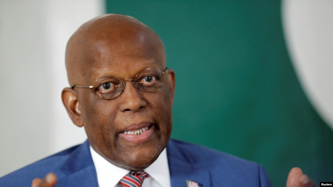 Charles Walker Brumskine, umukandida mu matora muri Liberiya.