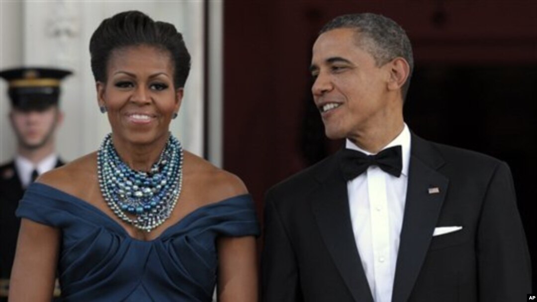 Presiden Obama bersama ibu negara Michelle Obama berhasil meraup 4,5 juta dolar dana kampanye dalam dua acara 'fundraising dinner' terpisah di kota New York (foto: dok).