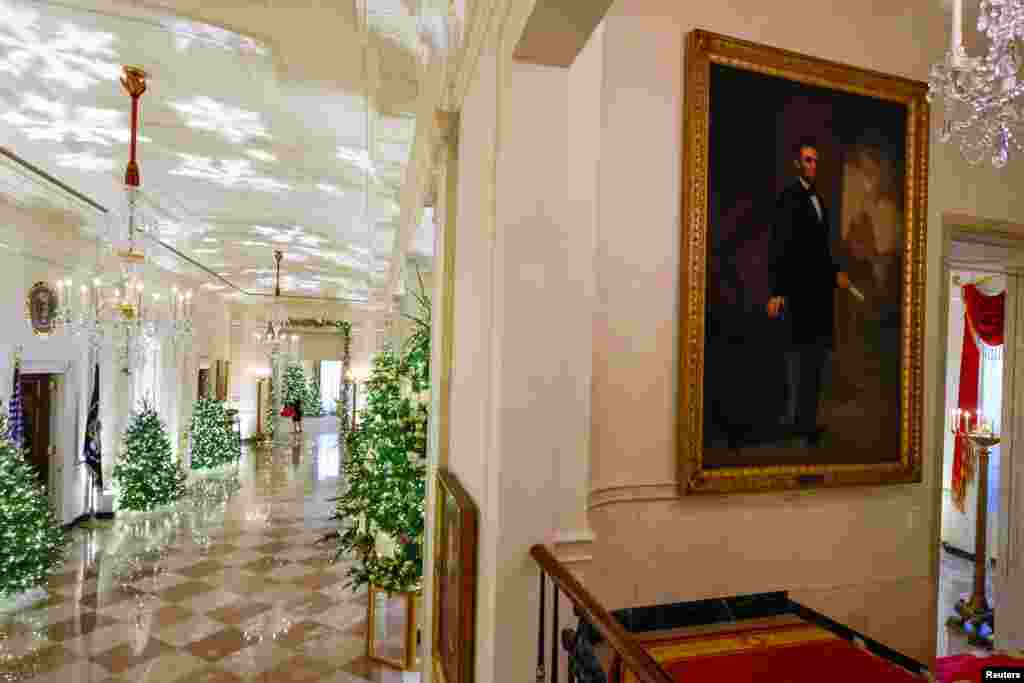 Christmas decorations on the theme &quot;We the People,&rdquo; here in the Cross Hall, are unveiled during a press tour ahead of holiday receptions by U.S. President Joe Biden and first lady Jill Biden, at the White House in Washington, D.C., U.S. November 28, 2022. REUTERS/Jonathan Ernst