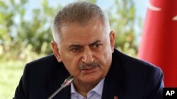 PM Turki Binali Yildirim mengumumkan penarikan RUU 'Pernikahan Anak' yang kontroversial hari Selasa 22/11 (foto: dok).