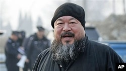 Artist Ai Weiwei arrives at the Wenyuhe court to support fellow artist Wu Yuren during his trial in Beijing, November 2010 (file photo)