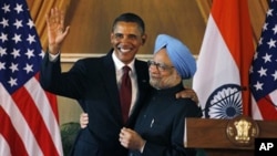 U.S. President Barack Obama, left, and Indian Prime Minister Manmohan Singh, embrace following a joint statement and press conference at Hyderabad House in New Delhi, India, Monday, Nov. 8, 2010. (file) 