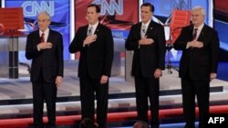 Слева направо: Рон Пол, Рик Санторум, Митт Ромни, Ньют Гингрич.