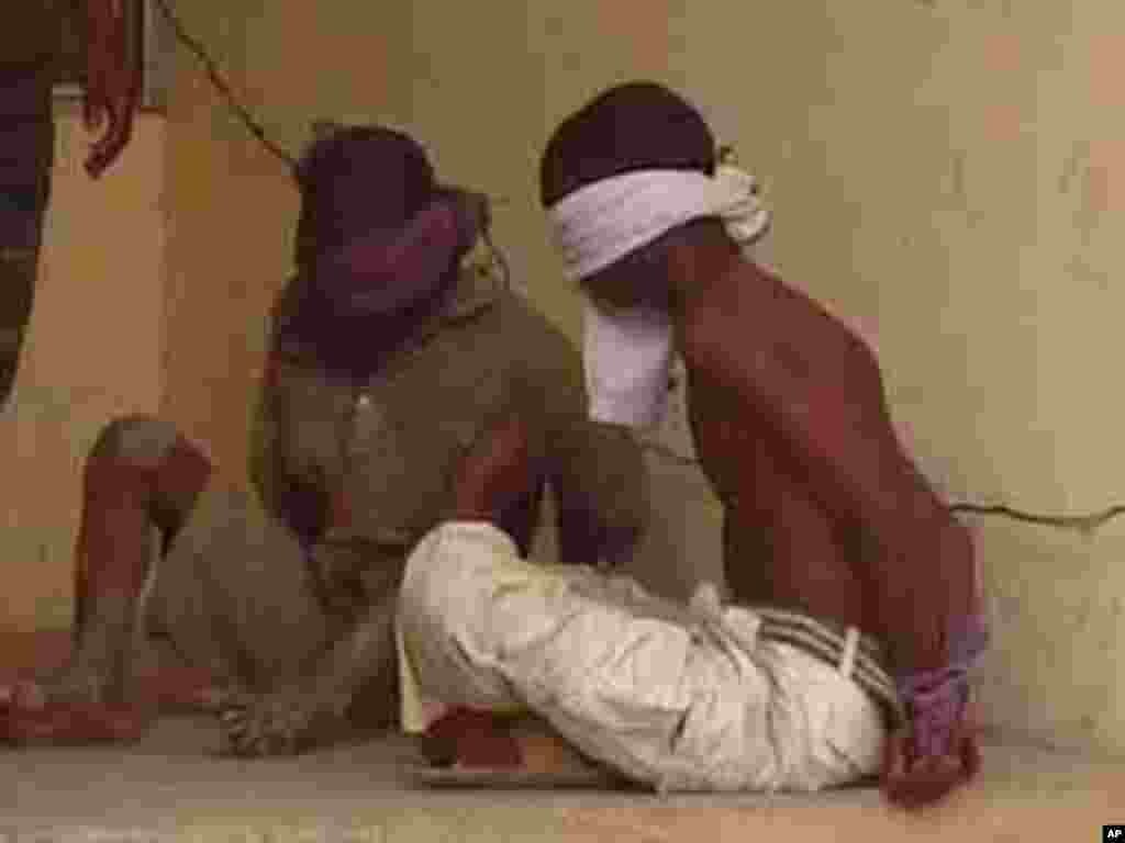 Sauran mutane biyun da suka rage da rai daga cikin wadanda ake zargin cewa su ne 'yan bindigar da suka kai farmaki a garin Tudun Wada na Jihar Kano a hedkwatar 'yan sandan Kano.