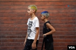 Dos niños palestinos posan en el barrio cristiano de la Ciudad Vieja de Jerusalén.