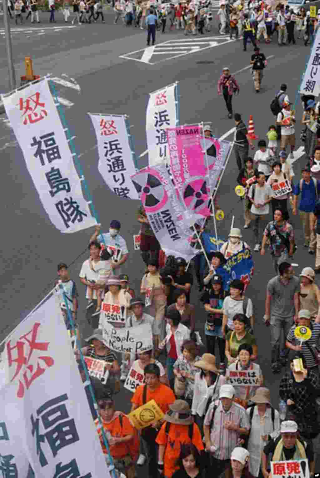 Police estimated total number of participants at 20,000 but organizers claim 60,000.