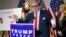 El exalcalde de Nueva York Rudy Giuliani, abogado del presidente Donald Trump, habla durante una conferencia de prensa en la sede del Comité Nacional Republicano, el 19 de noviembre de 2020, en Washington.