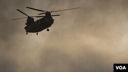 Helikopter Chinook milik NATO sedang beroperasi di Afghanistan. Sebuah helikopter jenis Chinook NATO jatuh di Afghanistan Timur hari Jumat sore dan menewaskan 38 tentara (5/8).