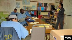 Para narapidana mengikuti kelas di penjara San Quentin, California. (Foto: Dok)