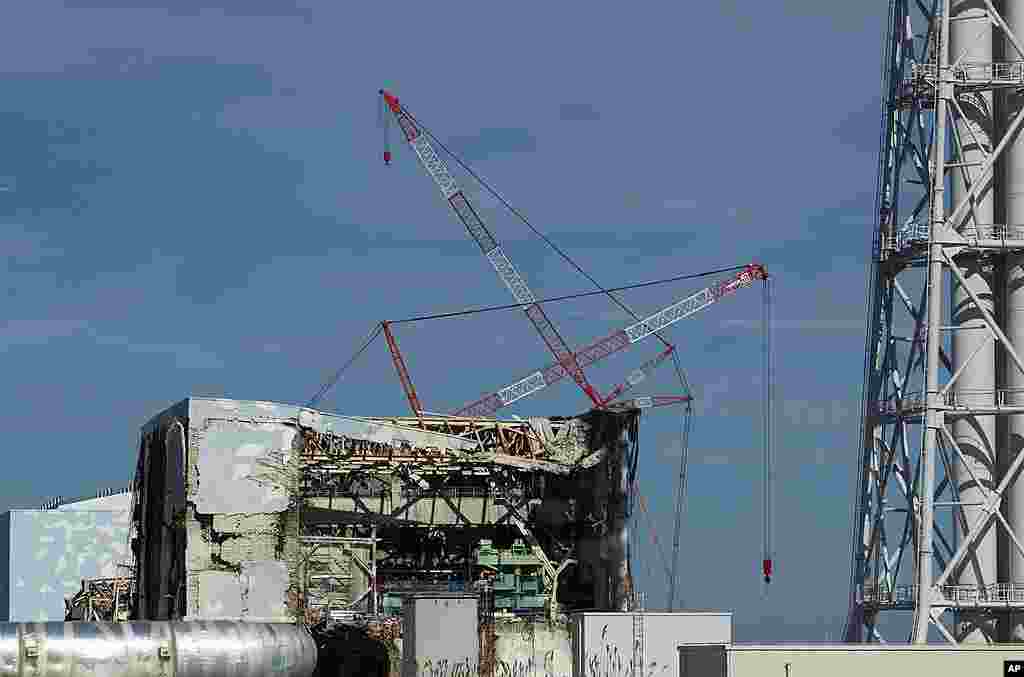 The Unit 4 reactor building of the crippled Fukushima nuclear power station is seen through a bus window in Okuma, Nov. 12, 2011. 