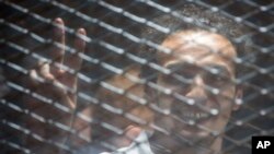 El fotoperiodista Mahmoud Abu Zaid, conocido como “Shawkan”, recibió una pena de cinco años de prisión, pero quedará en libertad por el tiempo que ya pasó tras las rejas.