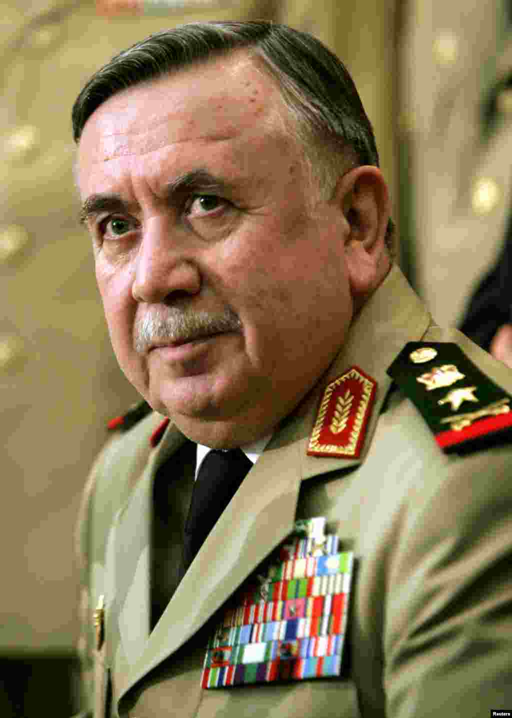 İyulun 18-də &ouml;ld&uuml;r&uuml;lən rəsmilərin arasında sabiq m&uuml;dafiə naziri General-Leytenant Həsən Əli T&uuml;rkməni də var idi.