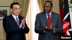 Chinese Premier Li Keqiang and Kenya's President Uhuru Kenyatta applaaChinese Premier Li Keqiang and Kenya's President Uhuru Kenyatta applaud the signing of the Standard Gauge Railway agreement at the State House in Nairobi, May 11, 2014.