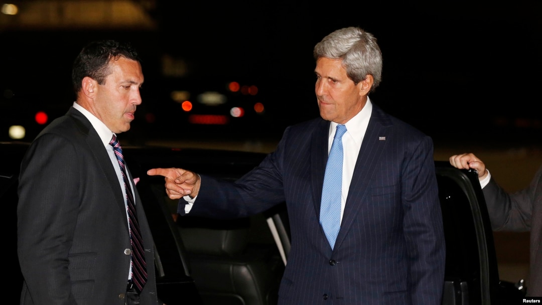 Ngoại trưởng Mỹ John Kerry đáp máy bay từ Căn cứ Không quân Andrews lên đường đến dự cuộc họp với Ngoạitrưởng Nga Sergey Lavrov tại Geneva, ngày 11/9/2013.
