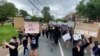 Maryland ပြည်နယ် Bethesda မြို့မှာ ဆန္ဒပြနေသူတချို့။ (ဇွန် ၀၂၊ ၂၀၂၀)