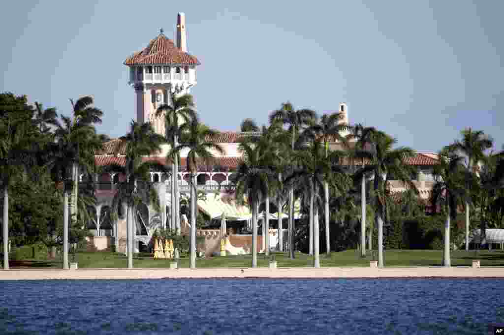 川普在佛罗里达州棕榈滩的别墅海湖庄园（马阿拉歌庄园）(Mar-a-Lago)。（2016年11月21日）