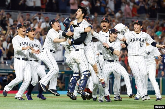 Team Japan celebrates after defeating the USA in the World Baseball Classic at LoanDepot Park on Mar. 21, 2023. (Rhona Wise-USA TODAY Sports)