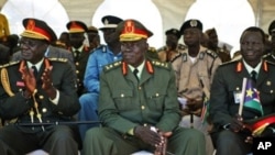 Maafisa wa vyeo vya juu wa chama cha SPLA wakati wa sherehe za kuapishwa rais wa Sudan ya Kusini Salvar Kiir