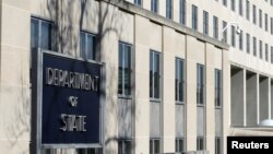 湯普森目前擔任國務院政策規劃辦公室的特別顧問