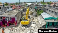 El equipo mexicano de rescate, conocido como "los topos" laboran en Les Cayes, la zona de Haití más afectada por el terremoto del 14 de agosto de 2021.