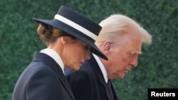 অভিষেক দিবসের শুরুতে প্রেসিডেন্ট-নির্বাচিত ডনাল্ড ট্রাম্প এবং স্ত্রী মেলানিয়া ট্রাম্প ওয়াশিংটনের সেন্ট জন'স চার্চ-এ প্রার্থনার জন্য আসেন। ফটোঃ ২০ জানুয়ারি, ২০২৫।