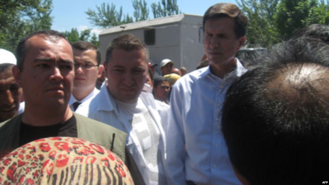"Dahshatli zo’ravonlik bilan yuzlashgan kishilarning ko’rgan-kechirganlarini tinglab, dilimiz xunibiyron bo’ldi", - deydi AQSh diplomati. 18 iyun, 2010, Andijon.