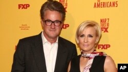 Joe Scarborough, lizquierda, y Mika Brzezinski.