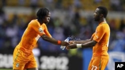 Gervais Yao Kouassi dit Gervinho (g)
