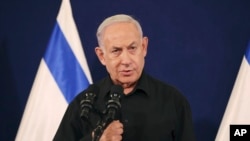 Benjamin Netanyahu, primeiro-ministro de Israel, fala na base militar de Kirya, Telavive, 28 outubro 2023