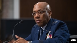 美国空军参谋长查尔斯·布朗（Charles Q. Brown Jr.）2023年7月在参议院作证。（法新社）