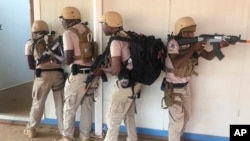 Des policiers nigériens lors d'un entraînement encadré par les forces américaines.