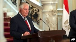 Le secrétaire d'Etat Rex Tillerson lors d'une réunion avec son homologue égyptien au Caire, Egypte, le 12 février 2018. 