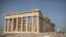 Los sitios históricos en Grecia, como el Parthenon, en la colina del Acropolis, reabrieron a los turistas el 18 de mayo de 2020.