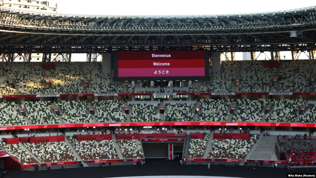 Pemandangan umum di dalam stadion sebelum upacara pembukaan Olimpiade Jepang. (Foto: REUTERS/Mike Blake)