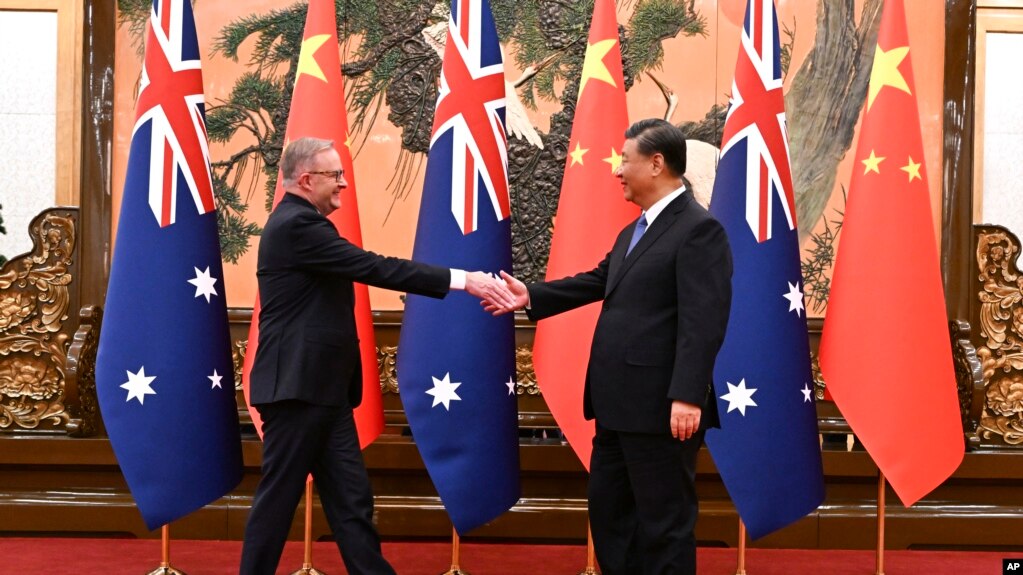 澳大利亚总理安东尼·阿尔巴尼斯（Anthony Albanese）2023年11月6日在北京会见中国国家主席习近平。（美联社）(photo:VOA)