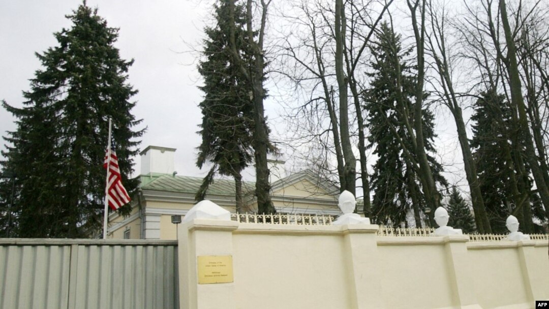 Здание американской дипломатической миссии в Минске вскоре после отзыва послов США и Беларуси в марте 2008 года