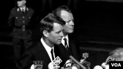 El senador Robert F. Kennedy en una foto de archivo de 1964 cuando era secretario de Justicia del gobierno de John F. Kennedy.