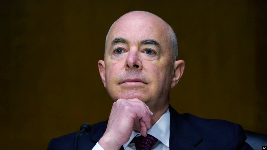 El secretario de Seguridad Nacional, Alejandro Mayorkas, durante una audiencia de la Comisión de Asuntos Jurídicos del Senado, el martes 16 de noviembre de 2021, en Washington. 