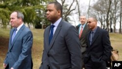 Officer William Porter, center, one of six Baltimore city police officers charged in connection to the death of Freddie Gray, leaves the Maryland Court of Appeals in Annapolis, Maryland, March 3, 2016.