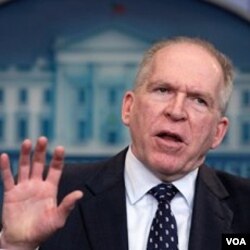 Kepala kontra-teror pemerintahan Obama, John Brennan, saat memberikan perincian di Gedung Putih soal serangan yang menewaskan Osama bin Laden (2/5).