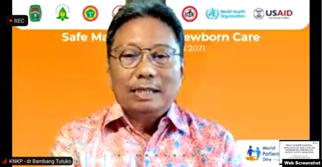 Ketua Komite Nasional Keselamatan Pasien, Bambang Tetuko (VOA/Petrus Riski).