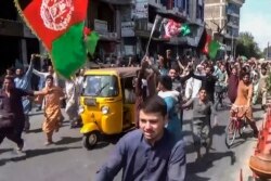 Aksi protes warga Afghanistan di Jalalabad, 18 Agustus 2021. (Pajhwok / AFP)