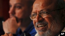 FILE - Indian film directors Shyam Benegal, right, is seen during a discussion on Indian Cinema in Hyderabad, Feb. 18, 2008. The renowned filmmaker has died, Dec. 23, 2024, after chronic kidney disease.